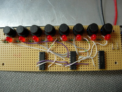 8 tasten/leds = 8 kan�le - zum manuellen steuern