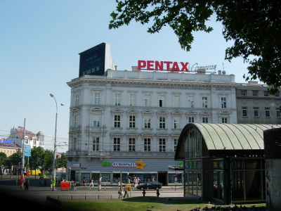 westbahnhof, normal auf die mariahilferstra�e.